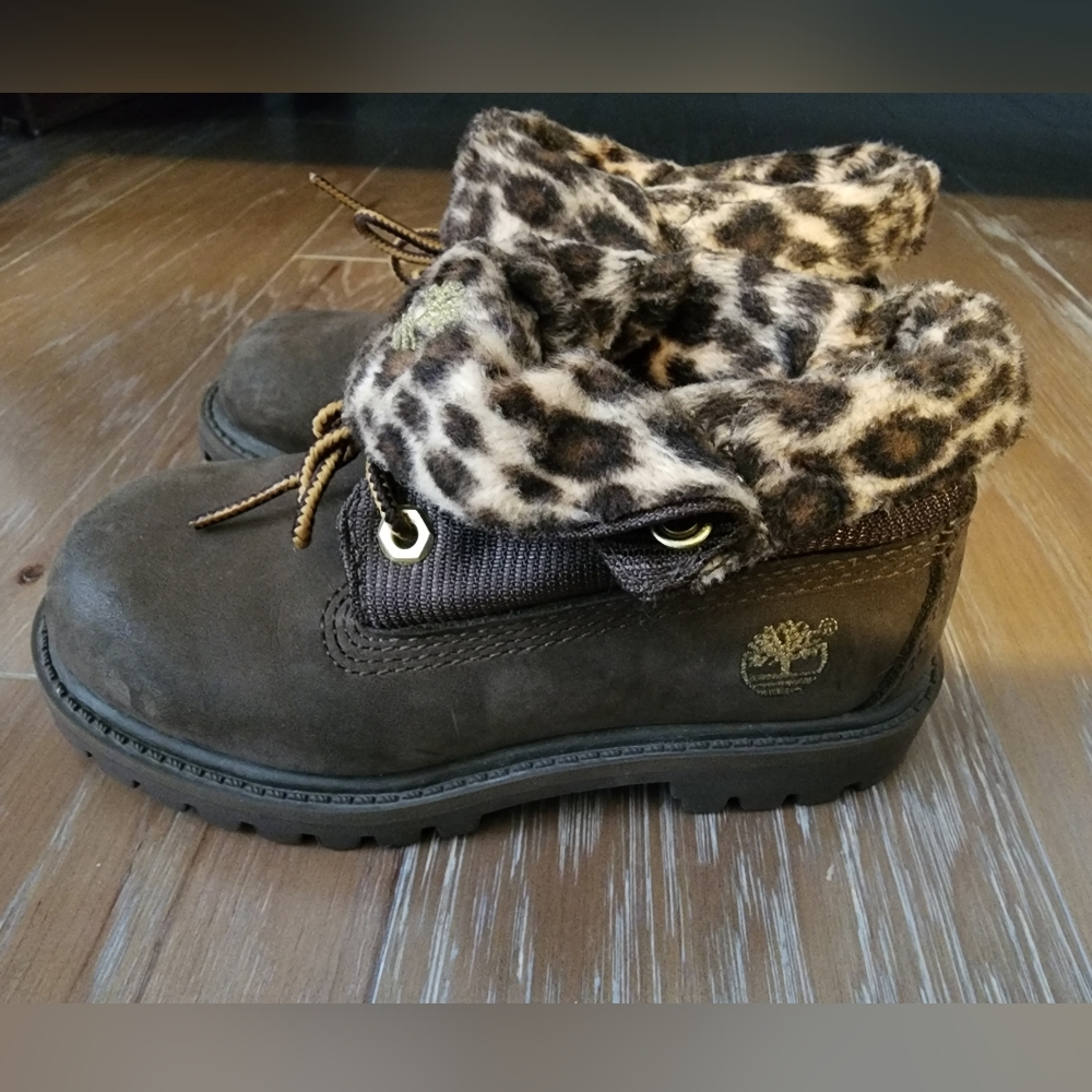 Girls size 10M Timberland roll down boots. Choc brown/leopard print. Adorable. - Picture 3 of 5